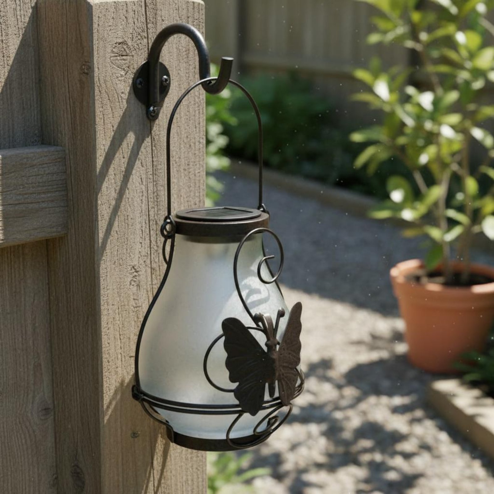 فانوس شمسي على شكل فراشة مقاوم - مراجعة Outdoor Lighting Wall وسعره